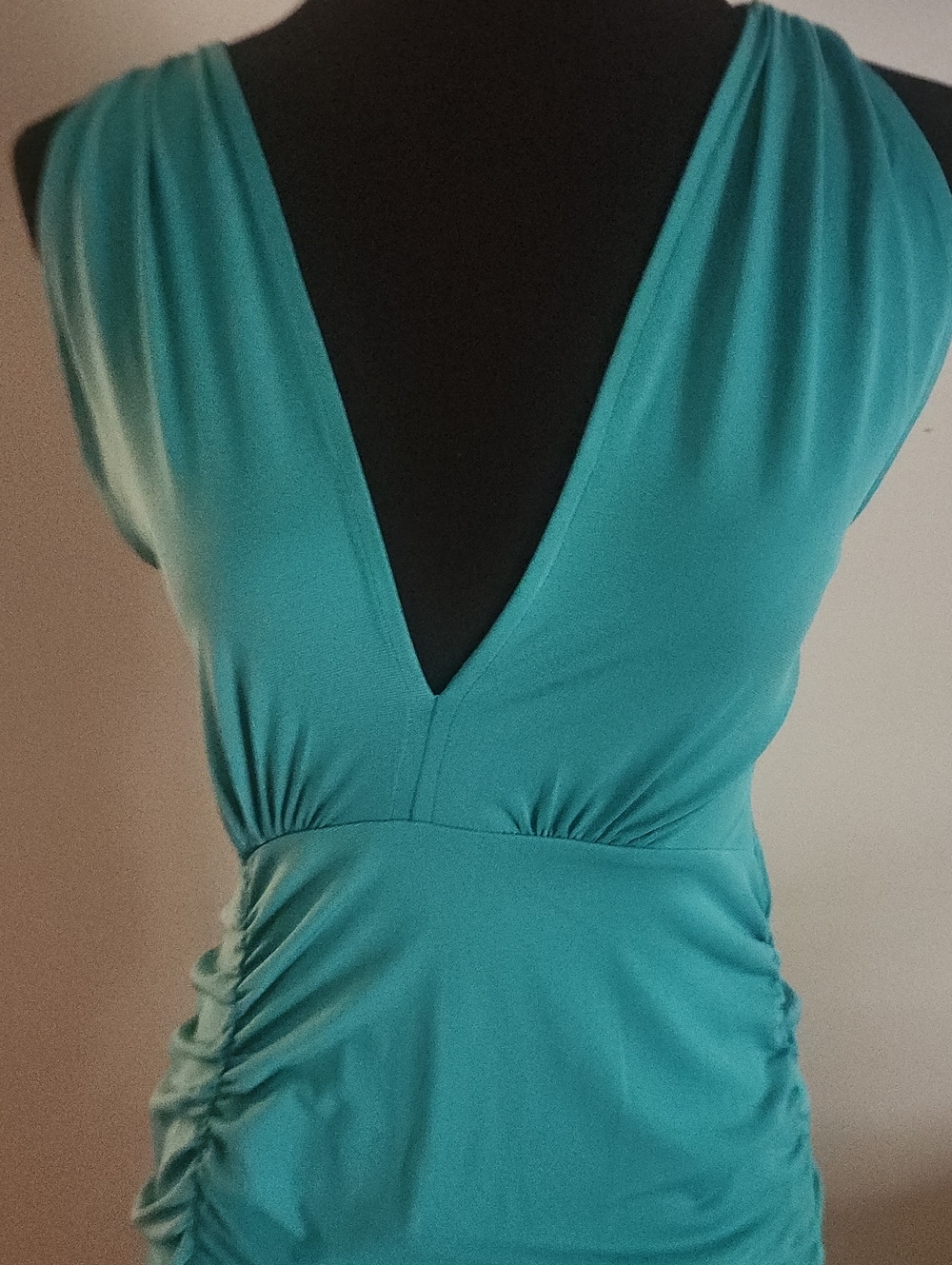 Turquoise V-Neck Ruched Bodycon Dress - Picture 2 of 3
